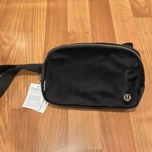 NWT LULULEMON * Velour Everywhere Belt Bag 1L